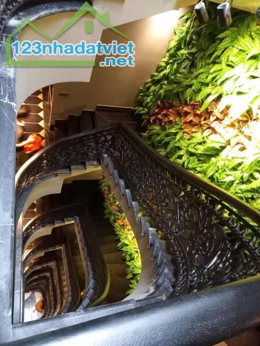 BIỆT THỰ ĐẲNG CẤP VƯỜN ĐÀO CỬA NGƯỜI THƯỢNG LƯU 210M GIÁ 100TY có TL - 1