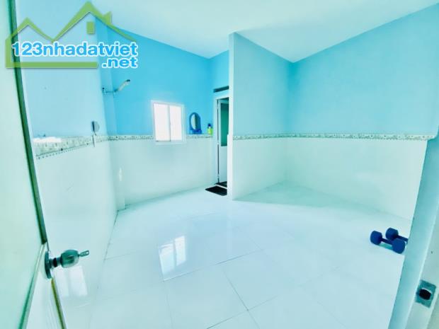 NHÀ ĐÚC 3 TẦNG HẺM XE HƠI 5M - 51M2 (4.4x12) - Đ.SỐ 11 GẦN 26/3 GIÁP TÂN PHÚ. CHỈ HƠN 4 TỶ - 3