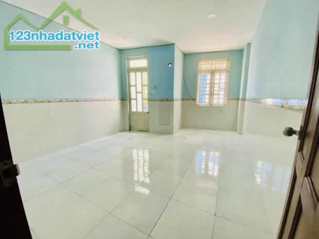 NHÀ ĐÚC 3 TẦNG HẺM XE HƠI 5M - 51M2 (4.4x12) - Đ.SỐ 11 GẦN 26/3 GIÁP TÂN PHÚ. CHỈ HƠN 4 TỶ - 4