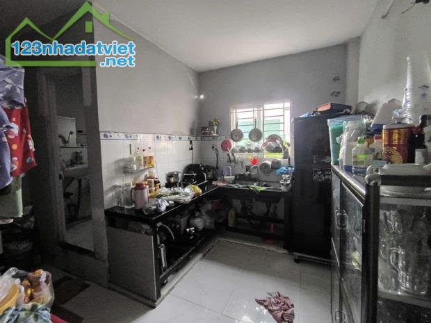 Nhà bán Bưng Ông Thoàn, Phú Hữu. Giá chỉ 6.6 tỷ cho 166.9 m2 - 2