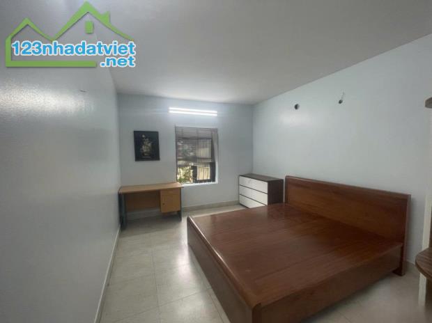 Cho thuê căn hộ Tập thể tầng 3 Phố Kim Liên, 73m2, 2 ngủ, ở hộ GĐ, 10 Triệu - 1