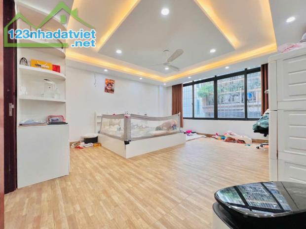 Cho thuê căn hộ Tập thể tầng 3 Phố Kim Liên, 73m2, 2 ngủ, ở hộ GĐ, 10 Triệu - 2