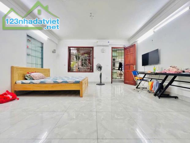 Cho thuê căn hộ Tập thể tầng 3 Phố Kim Liên, 73m2, 2 ngủ, ở hộ GĐ, 10 Triệu - 3