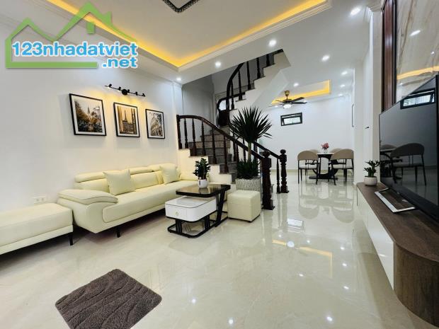 BÁN NHÀ RIÊNG TẠI ĐƯỜNG KIM GIANG, THANH XUÂN 6.8 TỶ 32M 4 TẦNG 2 THOÁNG.