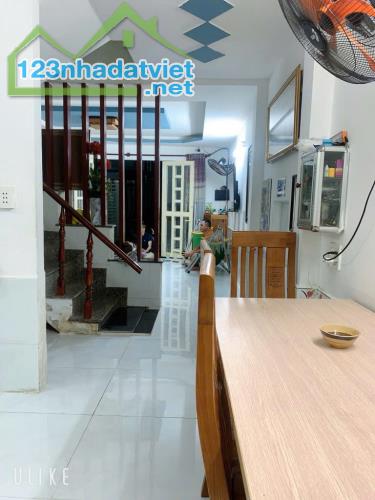 Nhà 1 Trệt 1 Lầu đúc BTCT - gần đường TL14 - ngang 4.6 -phường THẠNH LỘC Q.12 - chỉ 3t.ỷ - 1