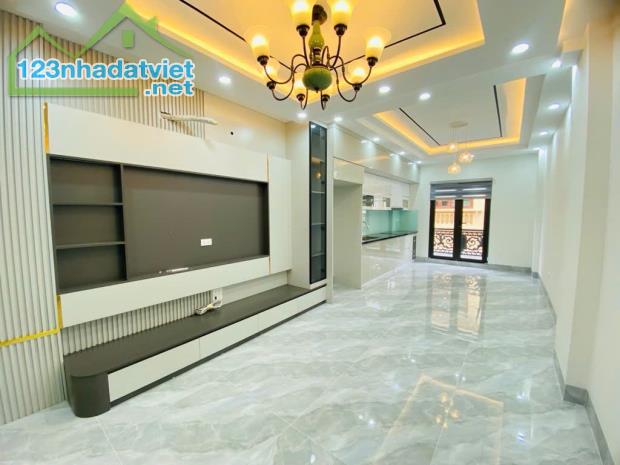 BÁN NHÀ ĐỨC GIANG, LONG BIÊN, 6 TẦNG, NGÕ THÔNG THANG MÁY, GARA Ô TÔ, FULL NỘI THẤT, HƠN 8 - 1