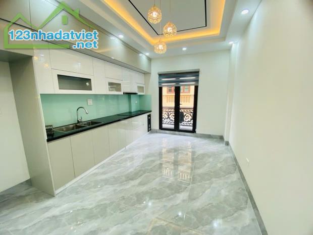 BÁN NHÀ ĐỨC GIANG, LONG BIÊN, 6 TẦNG, NGÕ THÔNG THANG MÁY, GARA Ô TÔ, FULL NỘI THẤT, HƠN 8 - 2