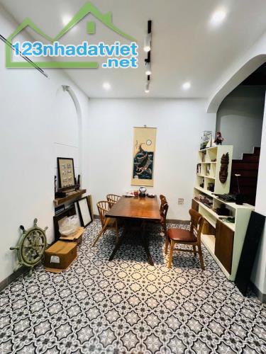💥💥Ngõ to, Nhà dân xây Trần Thái Tông, Cầu Giấy 40m 4T, gần Ô tô, chỉ 8.8 Tỷ