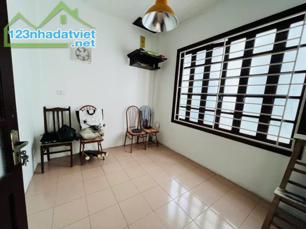 💥💥Ngõ to, Nhà dân xây Trần Thái Tông, Cầu Giấy 40m 4T, gần Ô tô, chỉ 8.8 Tỷ - 2