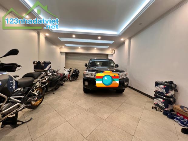 ⚜️ Phân Lô Sát Phố Ô tô tránh Hào Nam, Đống Đa, 65m2 8T Thang máy MT 5.6m, Chỉ 28.5 Tỷ ⚜️ - 1