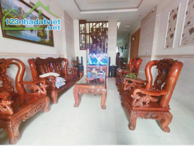 Bán Nhà Mặt Tiền Gần Nhà Thờ Tân Hương – 2 Tầng Đẹp Lung Linh – Sổ Riêng, Giá Mềm!