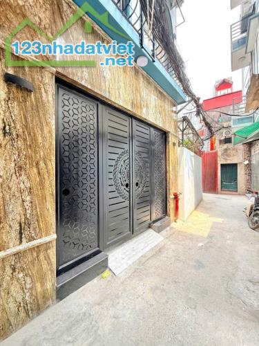 GÀ ĐẺ TRỨNG VÀNG DÒNG TIỀN 60TR/ THÁNG, PHỐ GIÁP BÁT, Ô TÔ , 6 TẦNG THANG MÁY GIÁ 15.X TỶ