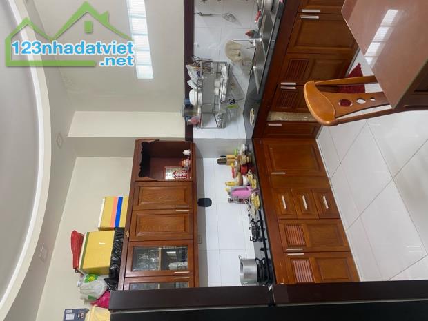Bán gấp nhà đẹp ở ngay Trần Xuân Soạn, xe hơi ngủ nhà, 73m2, 4T, SHR, chỉ 10.9 Tỷ. - 1