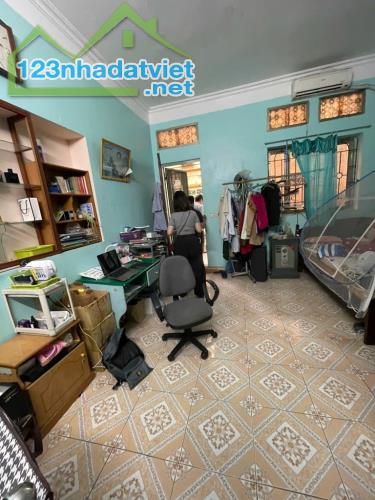 B.án nh.à phố ##Trương_Định_hai_bà_trưng# , sát mặt phố, 3 tầng*- *Diện tích:* 45m2- *Mặt - 1