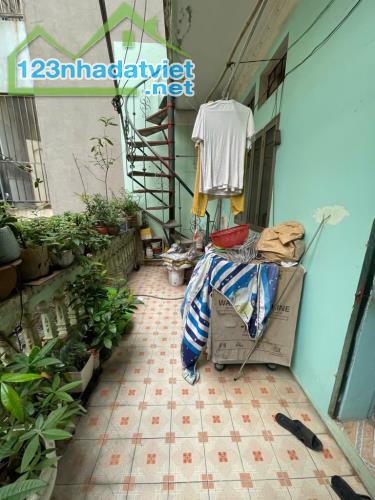 B.án nh.à phố ##Trương_Định_hai_bà_trưng# , sát mặt phố, 3 tầng*- *Diện tích:* 45m2- *Mặt - 3