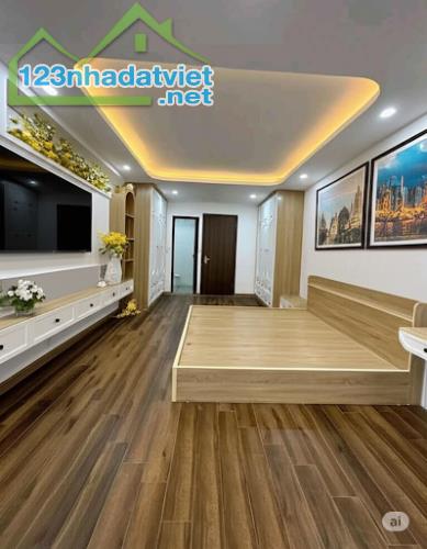 BĐS Ngon Cầu Giấy: 6 Tầng Thang Máy, Ô Tô Quay Đầu, Sát Phố! 38m2 Chỉ 8,9x Đồng Bé - 2