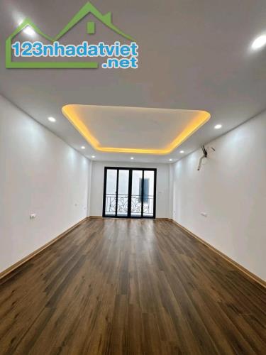 BĐS Ngon Cầu Giấy: 6 Tầng Thang Máy, Ô Tô Quay Đầu, Sát Phố! 38m2 Chỉ 8,9x Đồng Bé - 4