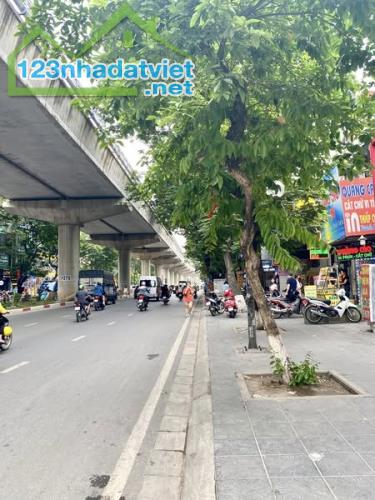 CẦU GIẤY-  LÔ GÓC - 6 TẦNG THANG MÁY - NGÕ THÔNG 2 ÔTÔ TRÁNH - C.H.Ỉ 10T.Ỷ