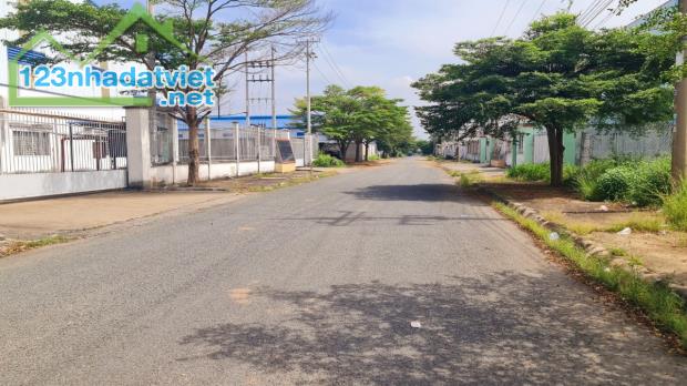 Bán xưởng 1.890m2 có văn phòng xã Đức Lập Hạ, Đức Hòa, Long An giá 17 tỷ LH: 0949 861 287