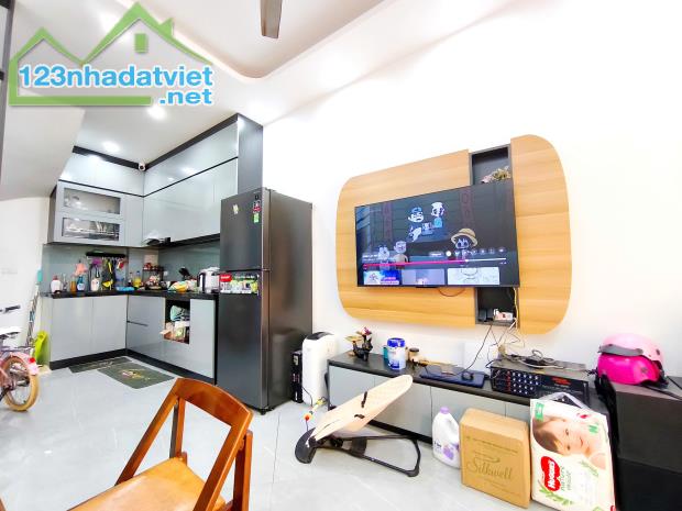 BÁN NHÀ ĐẠI LA HAI BÀ TRƯNG 4 TẦNG 40M2 MẶT TIỀN 6M -VÀI BƯỚC CHÂN RA Ô TÔ 7.35 TỶ