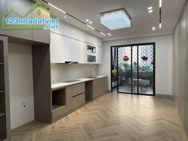 BÁN NHÀ 6 TẦNG CỔ LINH – LONG BIÊN - THANG MÁY – GARA Ô TÔ – 47m² - MT 3,8m - Giá 11,8 tỷ - 1