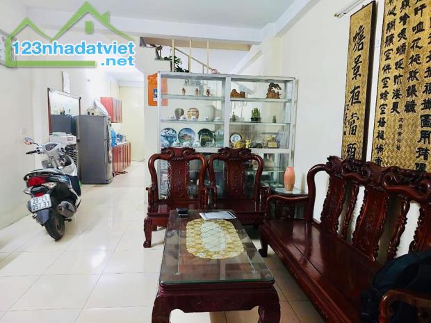 BÁN ĐẤT TẶNG NHÀ VĂN CAO, BA ĐÌNH 50M2,,OTO ĐỖ CỬA, SÁT PHỐ GIÁ CHỈ 11,5 TỶ