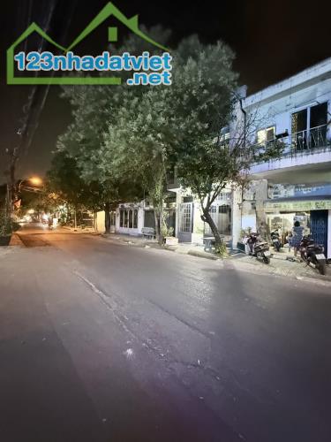 Mặt tiền đường số 18 P.8 GV - Ngang 8m - Ngay mercedes Quang Trung