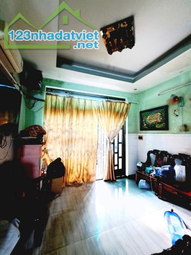Bán Nhà Bình Tân, Đường Hương Lộ 2, 3Tầng, 4 phòng, hẻm 1/ 3m, thông thoáng chỉ nhỉnh 3 tỷ - 1