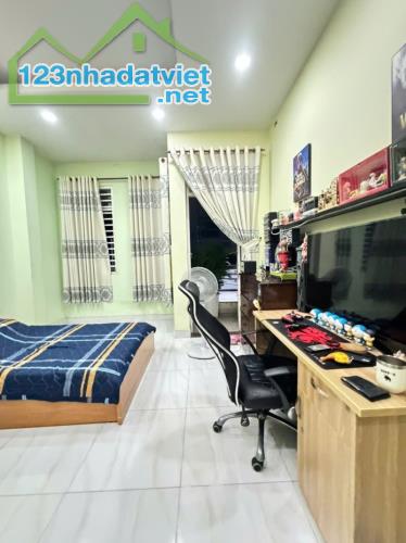 NHÀ ĐẸP 4 TẦNG Đ. HỒ VĂN LONG NGAY GÒ MÂY - HẺM XE TẢI THÔNG - 57M2 (4x14.3). CHỈ HƠN 5 TỶ - 3