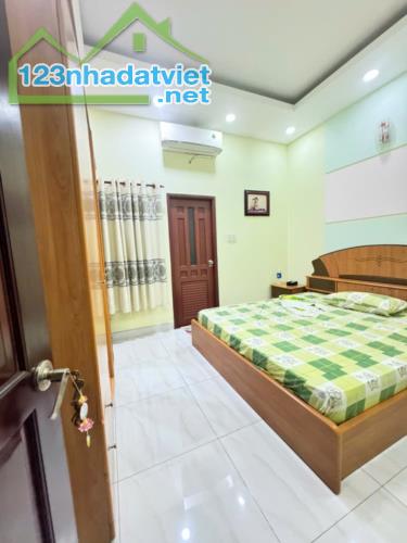NHÀ ĐẸP 4 TẦNG Đ. HỒ VĂN LONG NGAY GÒ MÂY - HẺM XE TẢI THÔNG - 57M2 (4x14.3). CHỈ HƠN 5 TỶ - 4