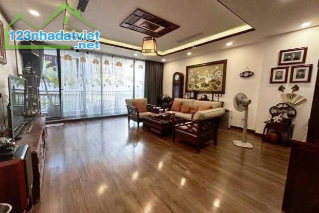 BÁN NHÀ PHÂN LÔ TRUNG KÍNH CẦU GIẤY, ÔTÔ TRÁNH, KINH DOANH KHỦNG, 61M2 NHỈNH 18 TỶ