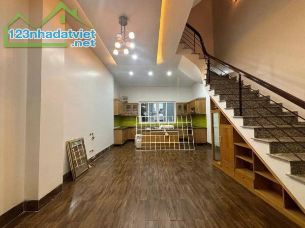 LẠC LONG QUÂN - NHÀ ĐẸP - 2 THOÁNG - NGÕ NÔNG RỘNG - NỘI THẤT SANG XỊN - 50M² NHỈNH 9 TỈ - 2