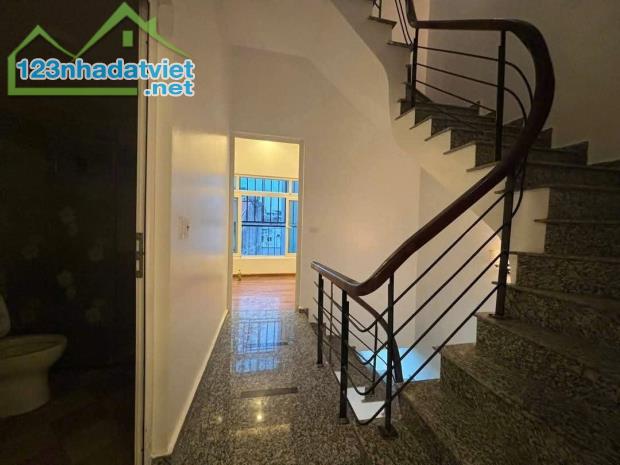 LẠC LONG QUÂN - NHÀ ĐẸP - 2 THOÁNG - NGÕ NÔNG RỘNG - NỘI THẤT SANG XỊN - 50M² NHỈNH 9 TỈ - 3
