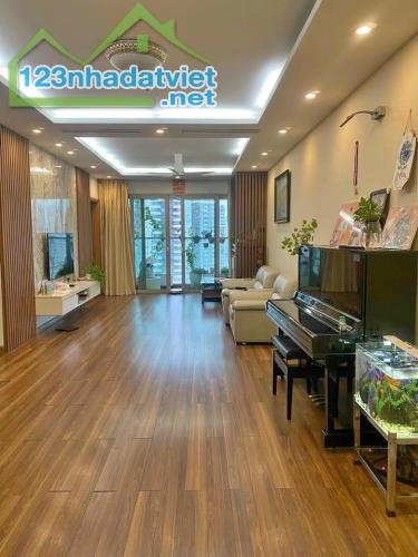 Bán chung cư 282 Nguyễn Huy Tưởng 100m2, 3 ngủ, 2  vs chỉ  6.X  tỷ