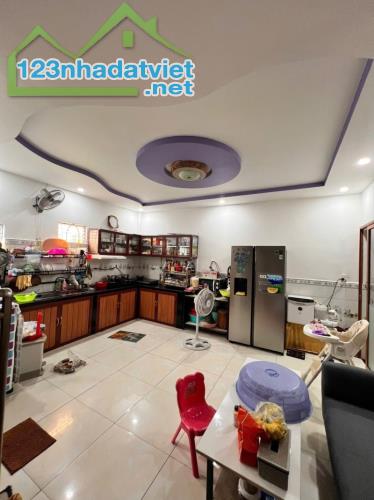 Siêu đẹp nhà HXH Đặng Thúc Vịnh, Hóc Môn, .DT:100m2 .Giá chỉ 4.7 tỷ  (TL) - 4