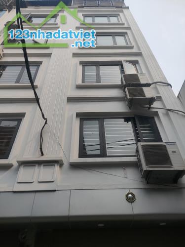 Bán nhà Lê Văn Hiến, 35m2, phân lô, ô tô, nội thất chủ tặng,  nhỉnh 5tỷ.
