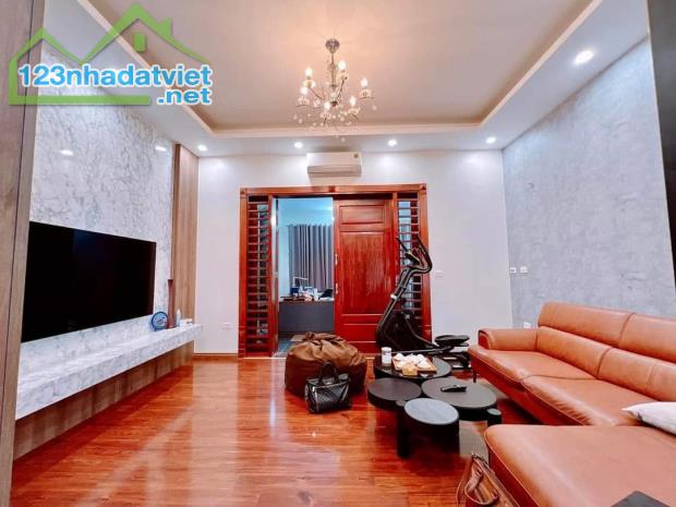 Bán nhà Lê Văn Hiến, 35m2, phân lô, ô tô, nội thất chủ tặng,  nhỉnh 5tỷ. - 1