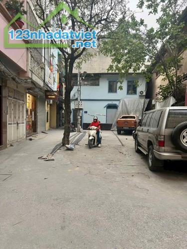 Bán nhà 5 tầng thang máy tại Nguyễn Viết Xuân- Hà Đông, ô tô đỗ cạnh nhà, 32m, giá 8.1 tỷ