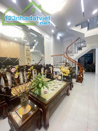 BÁN NHÀ NGUYÊN HỒNG - HỘ KHẨU BA ĐÌNH - DT: 43M2 - 4 TẦNG ĐẸP LONG LANH - NỘI THẤT HIỆN ĐẠ - 1