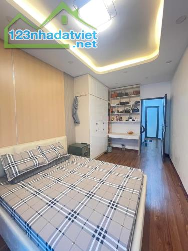 BÁN NHÀ NGUYÊN HỒNG - HỘ KHẨU BA ĐÌNH - DT: 43M2 - 4 TẦNG ĐẸP LONG LANH - NỘI THẤT HIỆN ĐẠ - 3