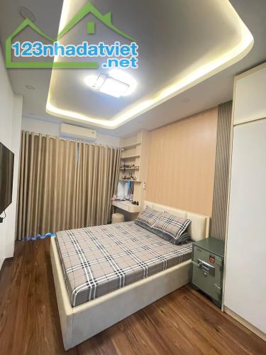 BÁN NHÀ NGUYÊN HỒNG - HỘ KHẨU BA ĐÌNH - DT: 43M2 - 4 TẦNG ĐẸP LONG LANH - NỘI THẤT HIỆN ĐẠ - 4