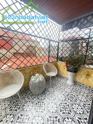 BÁN NHÀ NGUYÊN HỒNG - HỘ KHẨU BA ĐÌNH - DT: 43M2 - 4 TẦNG ĐẸP LONG LANH - NỘI THẤT HIỆN ĐẠ - 5