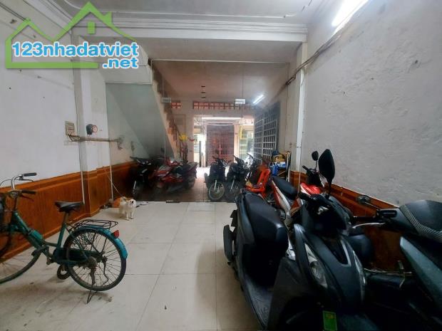 Bán nhà 5 tầng, Lê Thanh Nghị 10m ra phố, doanh thu 50tr/tháng, giá 19 tỷ.