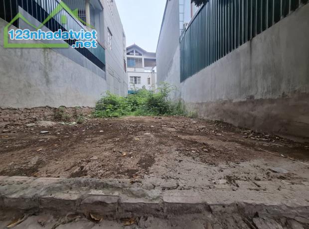 112tr.m đất Ngọc Thụy trong đê oto vào nhà, ngõ thông. LH 0936123469