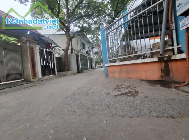 112tr.m đất Ngọc Thụy trong đê oto vào nhà, ngõ thông. LH 0936123469 - 2