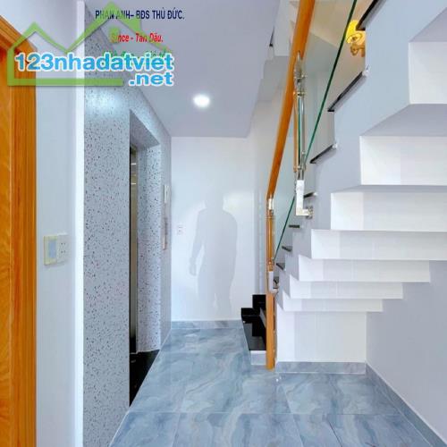 Bán Nhà Phố Lê Văn Thịnh, Q2_ 🔥 Hot Deal _ Hẻm Xe Hơi Sạch Đẹp _ 3 Tầng "Siêu Phẩm" 4 Pn