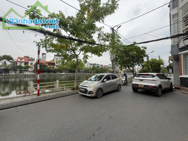 Nhà dân xây chắc chắn phố lớn Bồ đề ở Long Biên