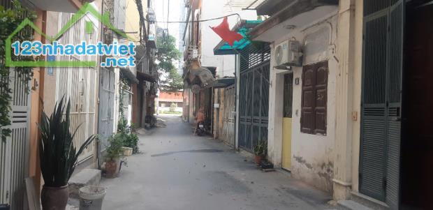 BÁN ĐẤT TẶNG NHÀ CẤP 4- 33M2, NGÕ RỘNG SẠCH -VẠN PHÚC-CHỈ 4.99 TỶ - 1