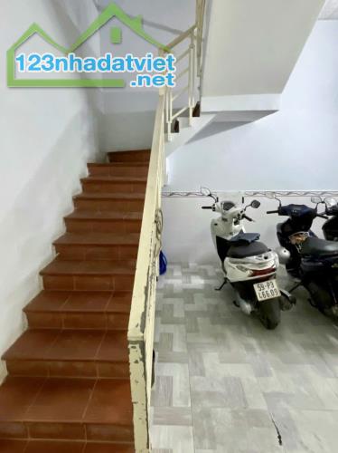 Bán nhà 77m2 Mặt Tiền Đường Lý Thánh Tông, Quận Tân Phú - 2