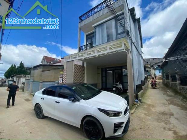 BÁN NHÀ PHƯỜNG 7 ĐÀ LẠT - 6,8 TỶ - Nhà hai mặt tiền đường, đường trước nhà 5m gần ủy ban - 4